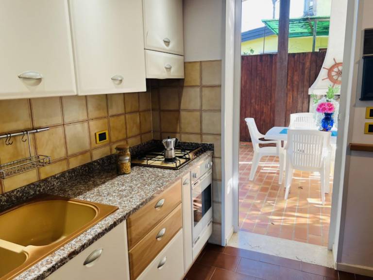 Villa with yard & barbeque | Garden view — photo 4
