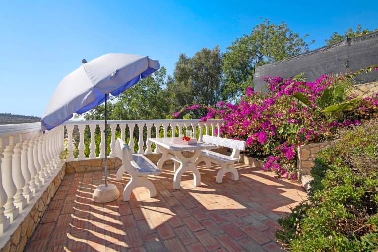 Villa with terrace, private pool & fast internet | Garden view — photo 4