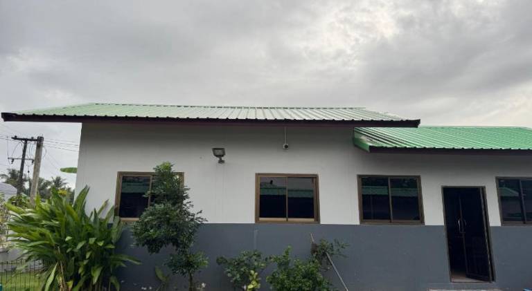 House with pool — photo 4