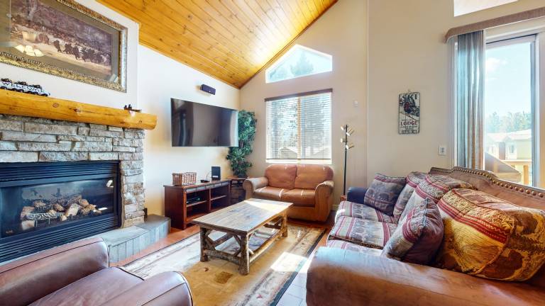 Condo with patio, barbecue & jacuzzi — photo 4