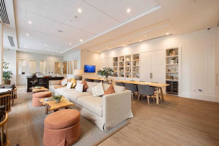Apartment with patio — photo 3