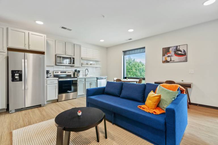 CozySuites on Mass with garage parking 4