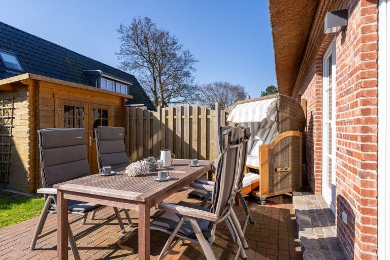 Friesengut - hochwertige Reethaushälfte in direkter Dorf-Nähe! in St. Peter-Ording