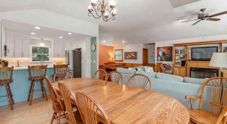 House with hot tub & pool | Pets are welcome — photo 5