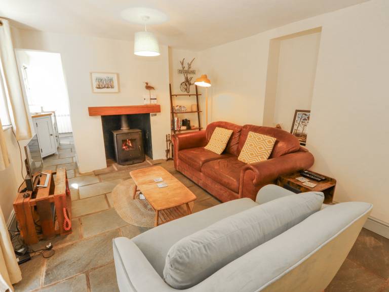 Cottage with yard — photo 4