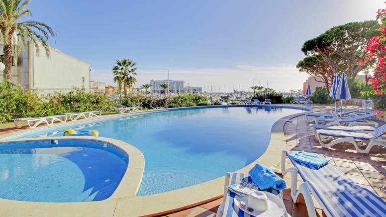 Pleasant rental apartment with yard, pool & terrace | Dogs allowed — photo 2