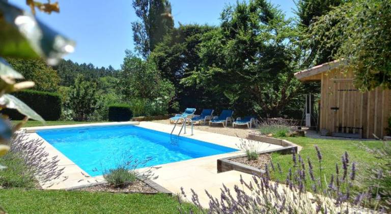 Vacation home with private pool, barbecue & garden — photo 2