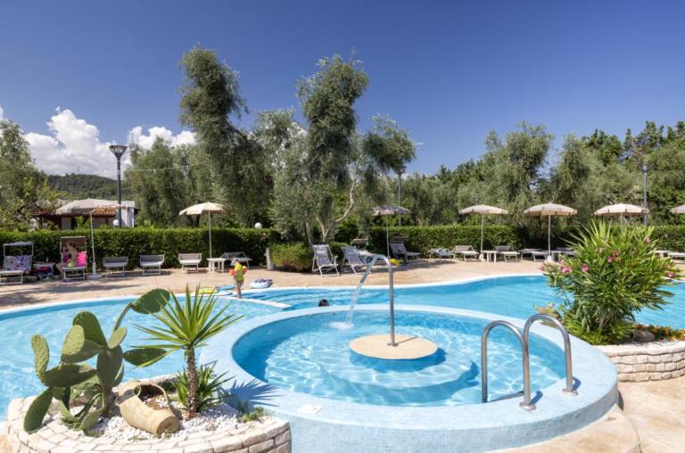 Child-friendly house with barbecue, pool & patio | Pet-friendly in Vieste