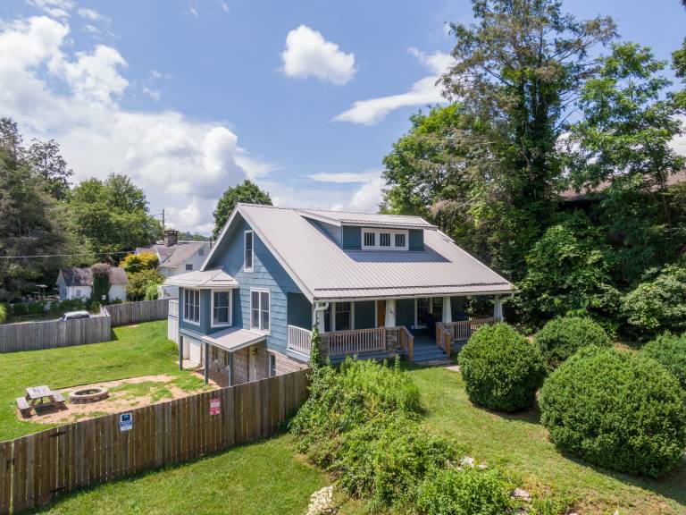 Stella Maris: In-Town Blowing Rock Pet Friendly Updated Craftsman Bungalow — photo 2