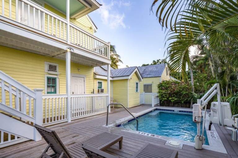 Rental apartment with pool | Near Southernmost Point | Next to the beach | Dogs allowed — photo 4
