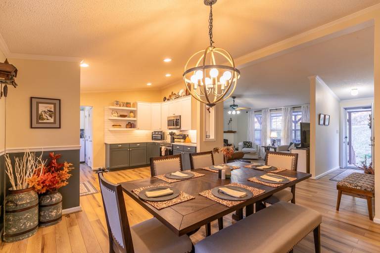 Children-friendly charming vacation home with hot tub & grill | Mountain view | Pet-friendly — photo 5