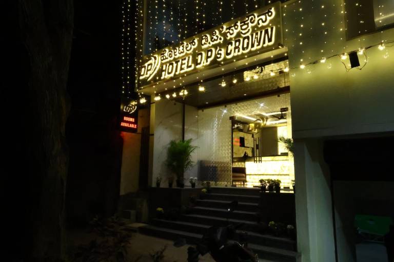 Hotel DP s Crown