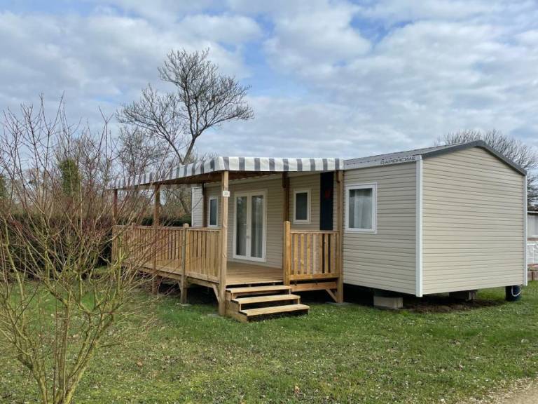 Family-friendly chalet with heated pool & patio | Pets allowed — photo 3