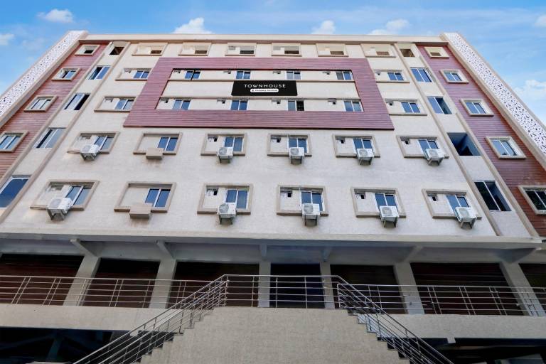 Super Townhouse Kukatpally Formerly SV Royal