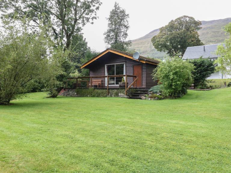 Child-friendly nice cottage with yard | Near Falls of Dochart | Pets allowed — photo 4