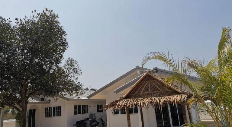 House with pool, garden & grill in Sam Roi Yot