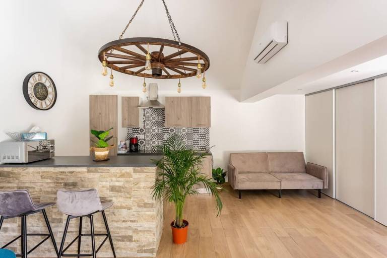 Family-friendly vacation home with jacuzzi, pool & yard | Perfect for remote work | Pet-friendly — photo 3