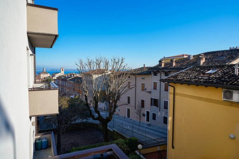 Apartment with garden & terrace — photo 5