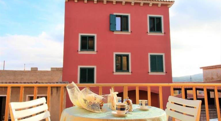 Ample apartment with patio | Next to the beach | Pets are welcome in Santa Teresa di Gallura