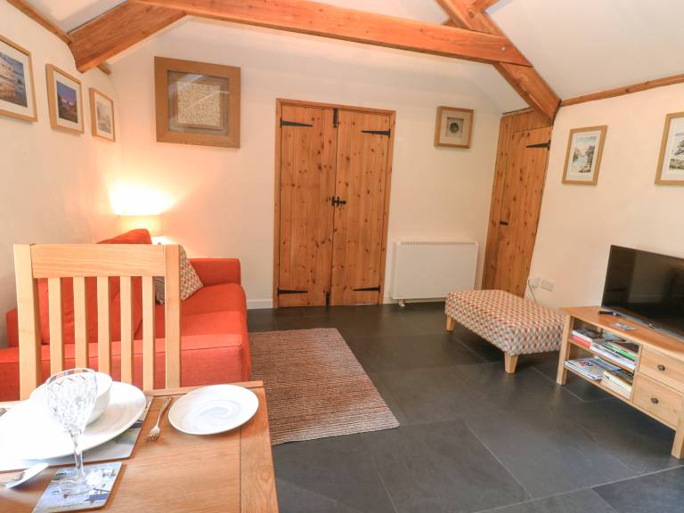 Family-friendly pleasant cottage with yard | Pets are welcome — photo 5