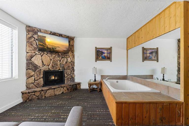 Village Suites Inn. Teddy Bear, Perfect Location in the Village. fully equipped downstairs unit. in San Bernardino, CA