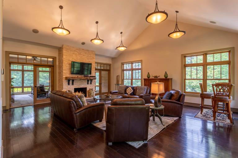 Misty Mountain Hop - Luxury home! Views, hot tub, 4 fireplaces, game table! — photo 5