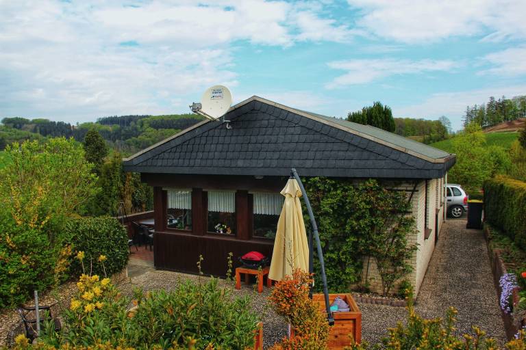 Vacation home with grill, fast internet & garden | Mountain view in Meschede