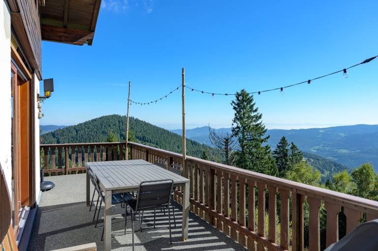 Chalet with terrace, yard & barbeque | City view | Next to the ski | Perfect for remote work | Pet-friendly — photo 3
