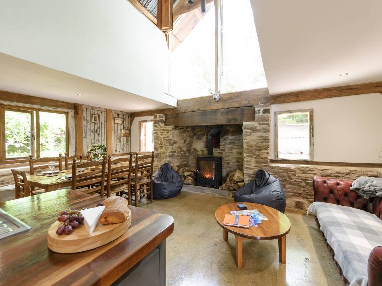 Family-oriented cottage with barbecue, yard & jacuzzi | River view | Dogs allowed — photo 4