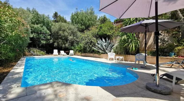 Villa with pool, BBQ & garden in Cavalaire-sur-Mer