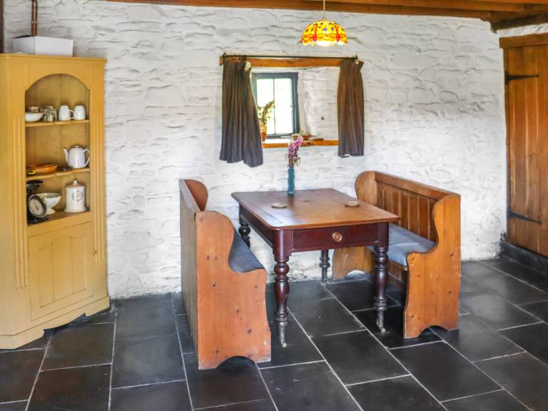 Family-oriented pleasant cottage with hot tub | River view | Pets allowed — photo 4