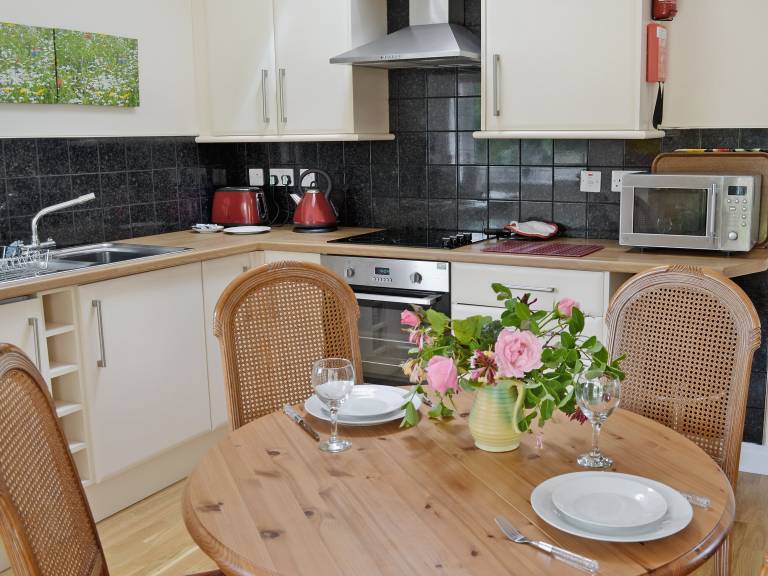 Family-oriented pleasant cottage with yard | Dogs allowed — photo 5