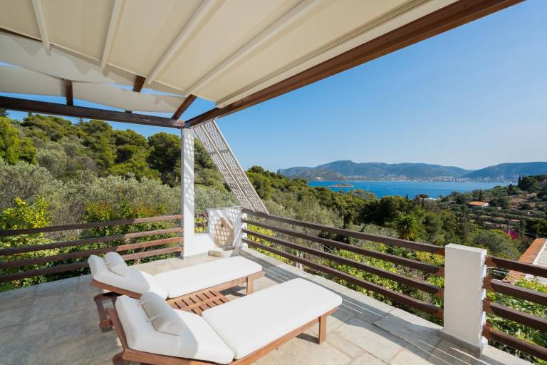 Βίλα Παραλία ΕΟΤ Μαρκόπουλου