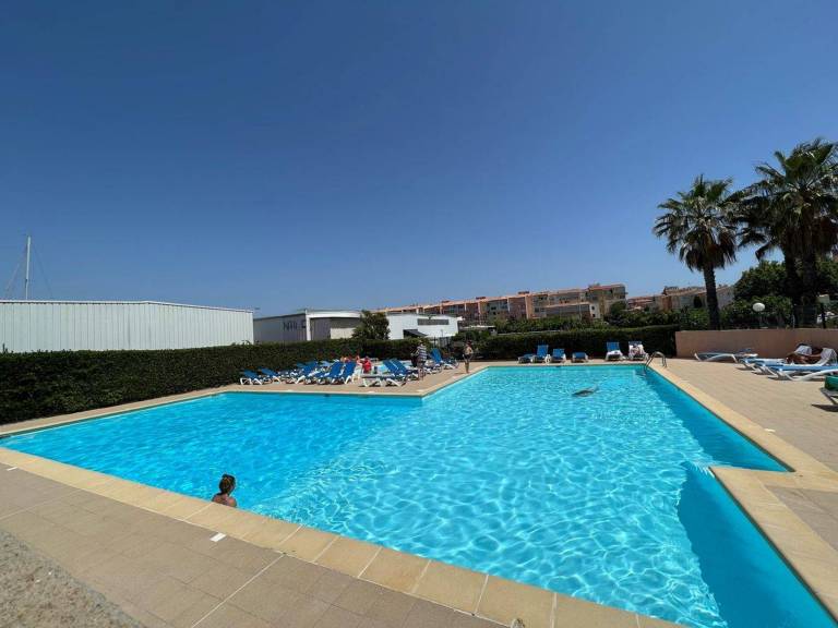 Studio with pool in Agde