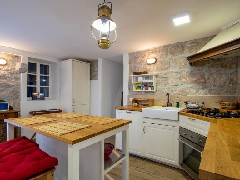 Apartment with barbecue, yard & terrace — photo 4