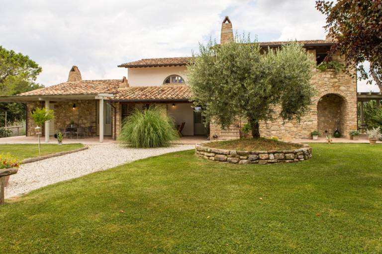 Villa with private pool, yard & terrace — photo 3