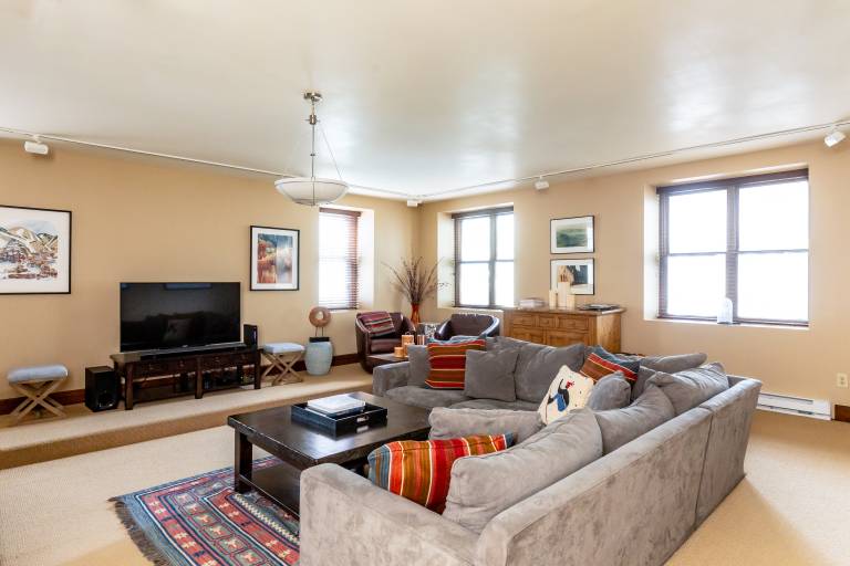 Condo | Mountain view — photo 3