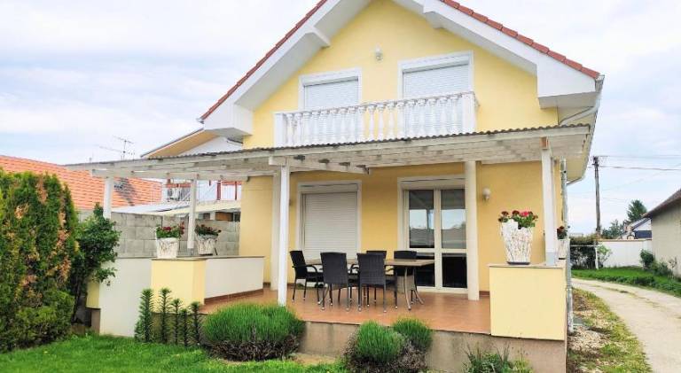House with garden — photo 3