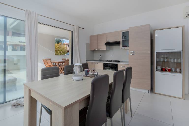 Big rental apartment with fast internet, yard & patio | Sea view | Next to the beach | Pet-friendly — photo 5