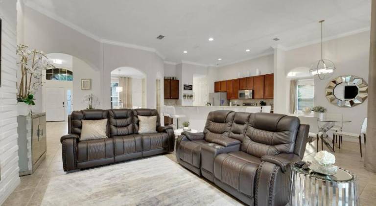 Vacation home with pool — photo 4