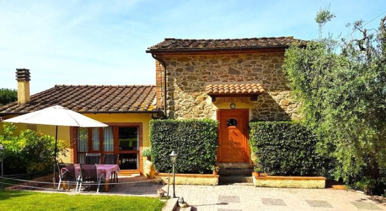 Child-friendly holiday apartment with sauna, barbeque & yard | Good for workation | Pets are welcome in Vinci