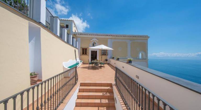 Villa with pool & jacuzzi — photo 3