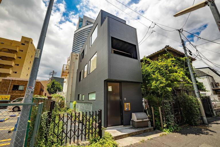 House  3 Chome-17 Nishishinjuku