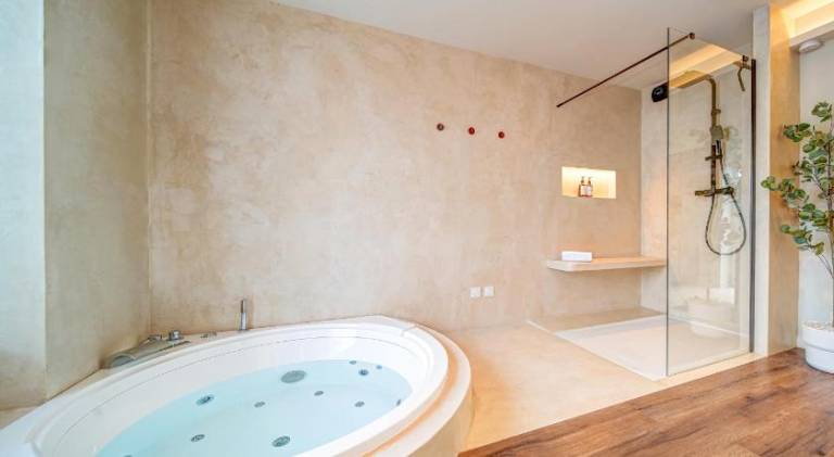 Rental apartment with hot tub, yard & terrace | Pets are welcome — photo 2