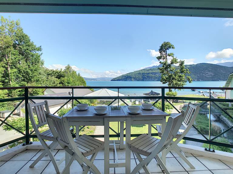 Family-friendly pleasant rental apartment | Lake view | Pets are welcome in Chambéry