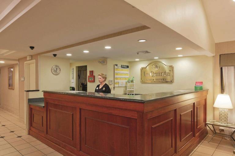 La Quinta Inn & Suites by Wyndham Warwick Providence Airport — photo 4