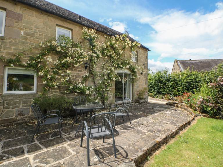 Fully equipped beautiful cottage with garden | Pets allowed — photo 2