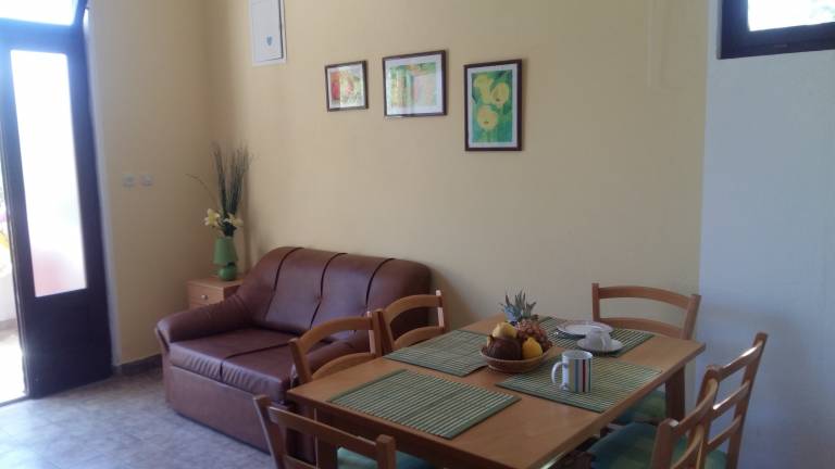 Holiday apartment with patio & grill — photo 3