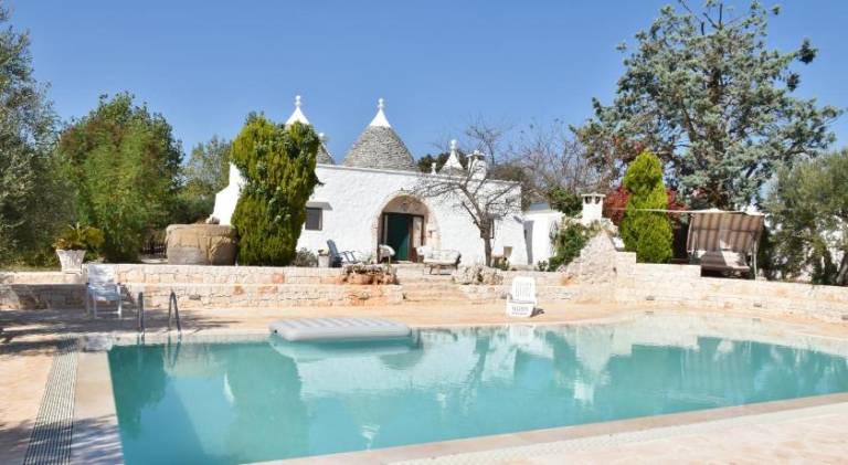 Child-friendly house with pool, barbecue & yard | Pets are welcome in Ostuni
