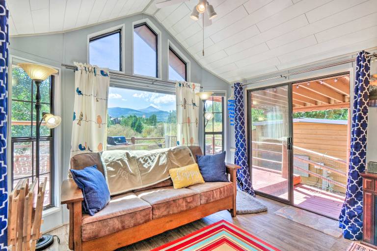 6 Mi to Ski Resort! Lakefront Breckenridge Cabin — photo 4
